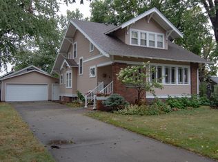 621 S 6th Ave W, Newton, IA 50208