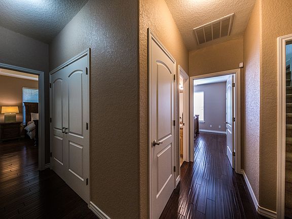 5th image of 106 Surrey Dr