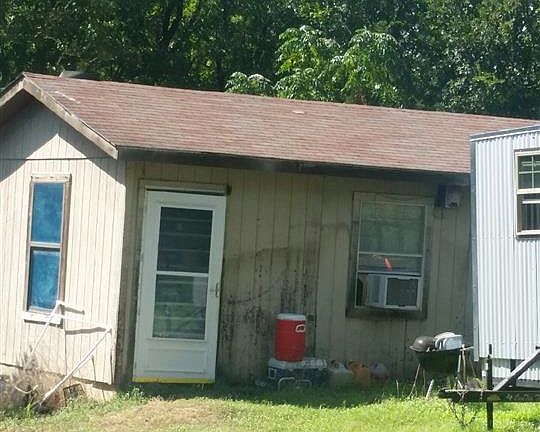 3rd image of 904 Avenue F