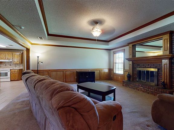 4th image of 213 Woodmont St