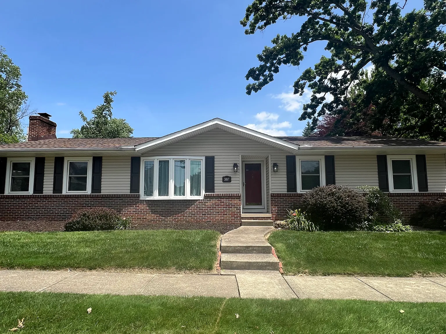 3 bed, 2.5 bath, 1783 sqft, $2,400 — Photo 1