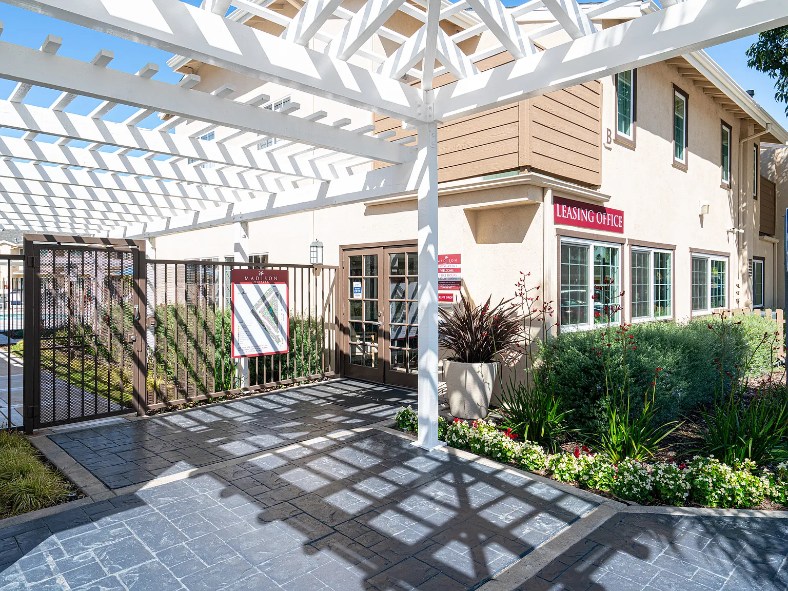 Madison Newport Apartment Homes — Photo 3