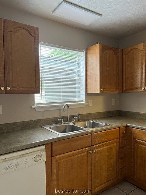 1st image of 805 E Main St