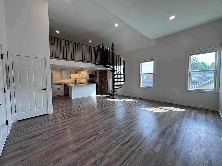 84 Main St #5 — Photo 8
