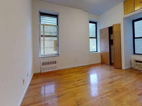 3rd image of 1297 Lexington Ave #4A