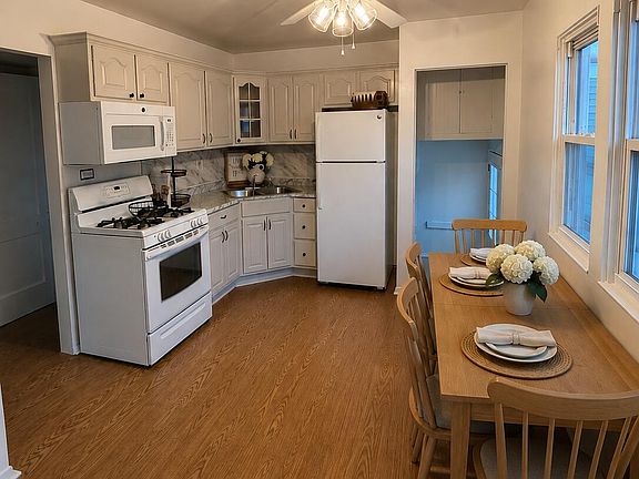 4th image of 3002 W Ridge Rd