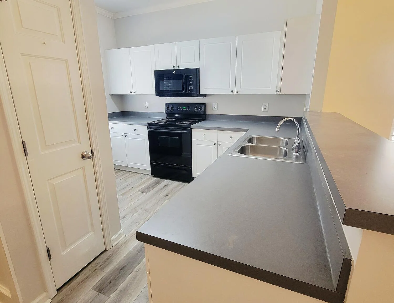2 bed, 2.5 bath, 1156 sqft, $1,850 — Photo 4
