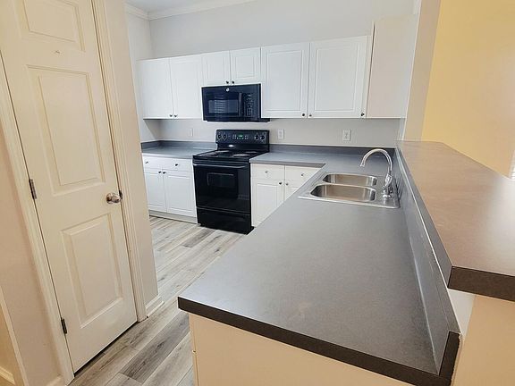 4th image of 2405 Bay Harbor Dr