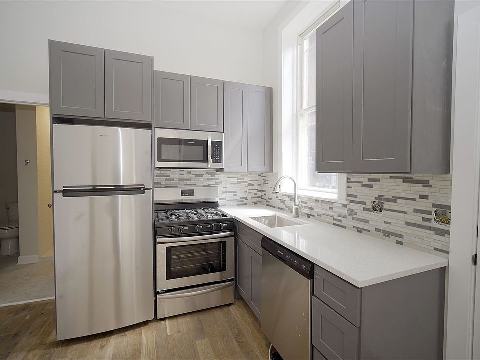 2911 W Belmont #1 Kitchen2