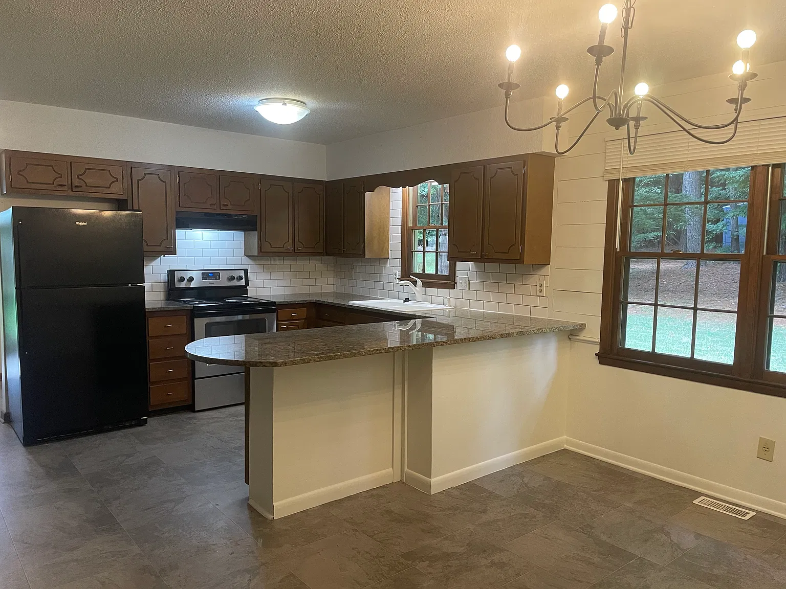 4 bed, 1286 sqft, $2,075 — Photo 4