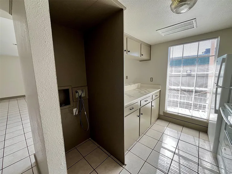 1042 W Village Ct #C — Photo 13