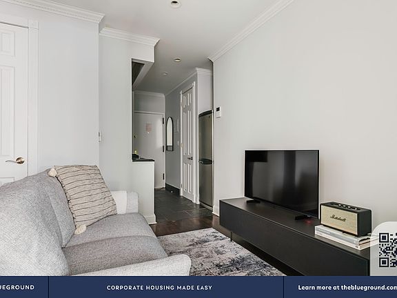 5th image of 120 Christopher St #2