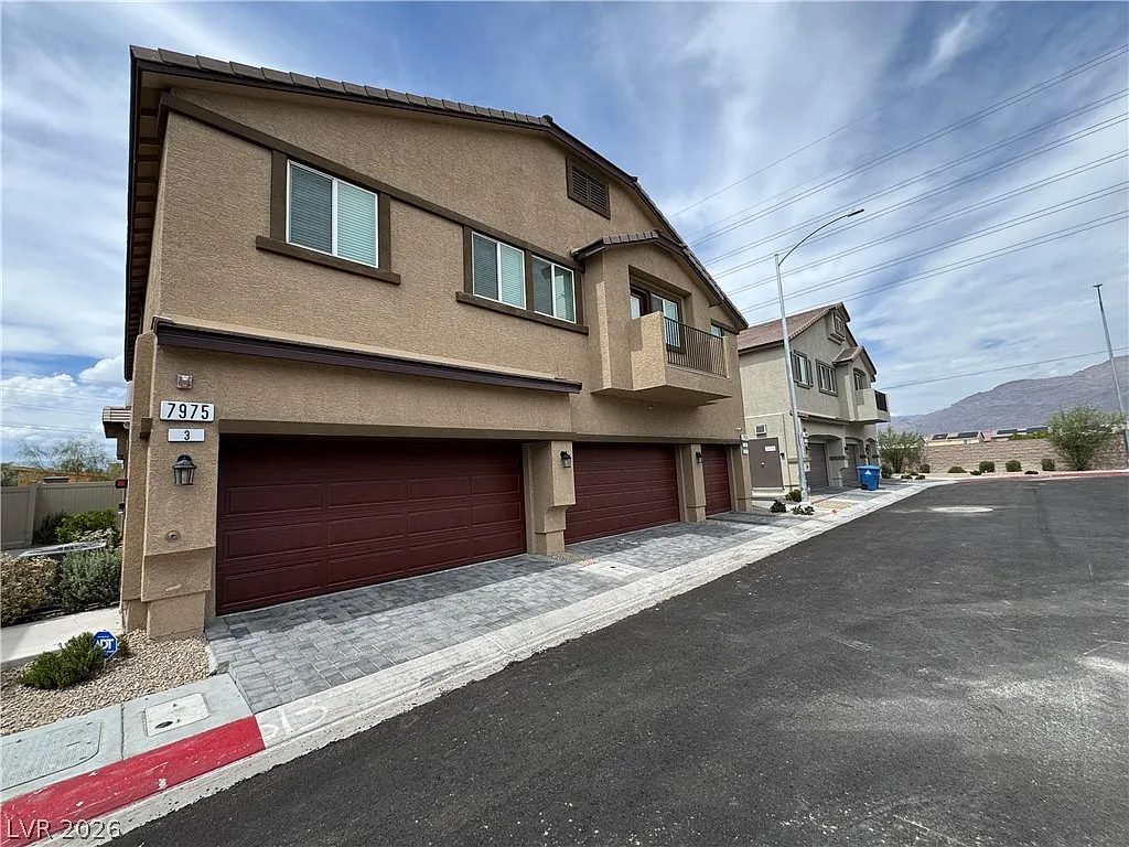3 bed, 2.5 bath, 1610 sqft, $2,100 — Photo 2