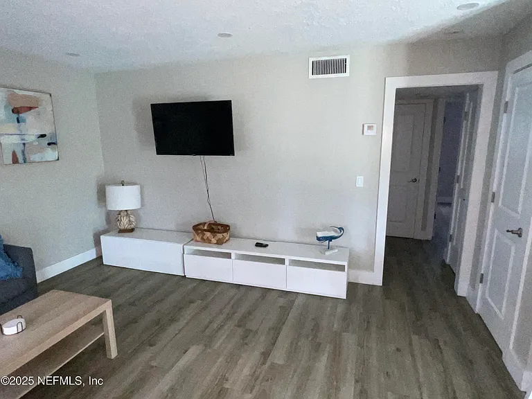 318 Arricola Ave #101 — Photo 13