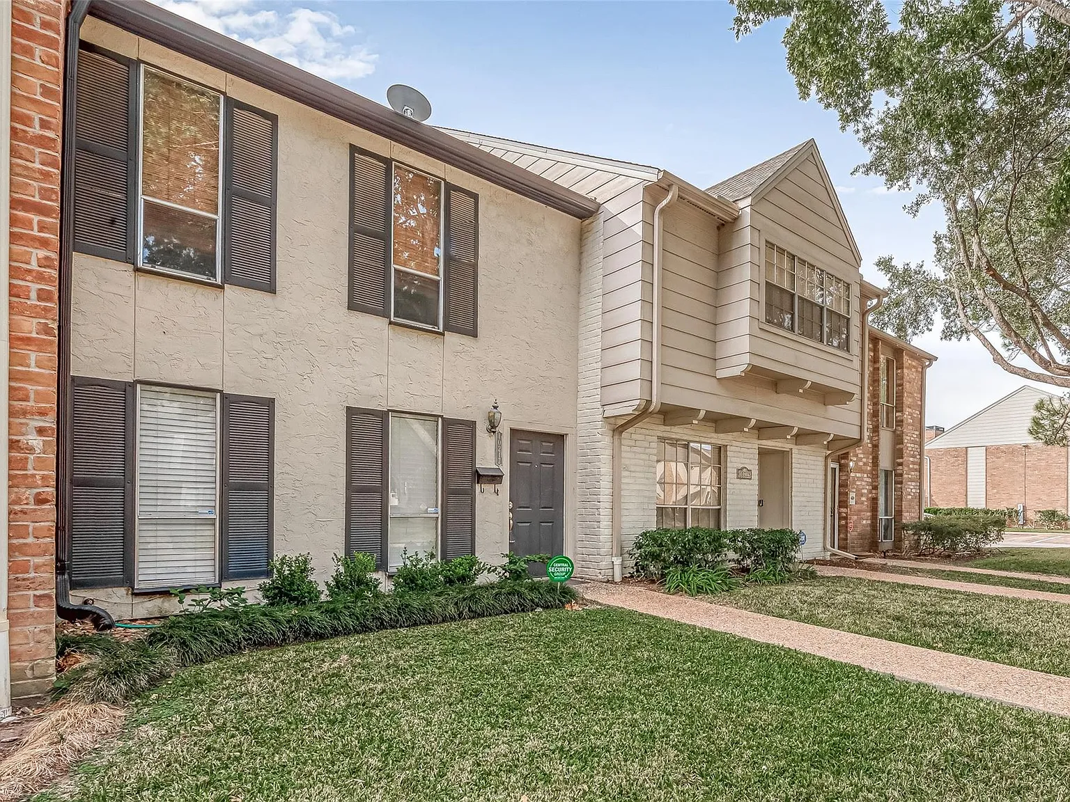 2 bed, 2.5 bath, 1258 sqft, $1,950 — Photo 2