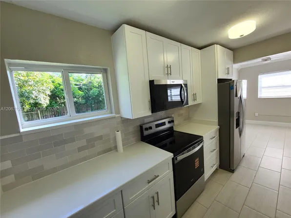 1240 NE 207th Ter, Miami, FL 33179
