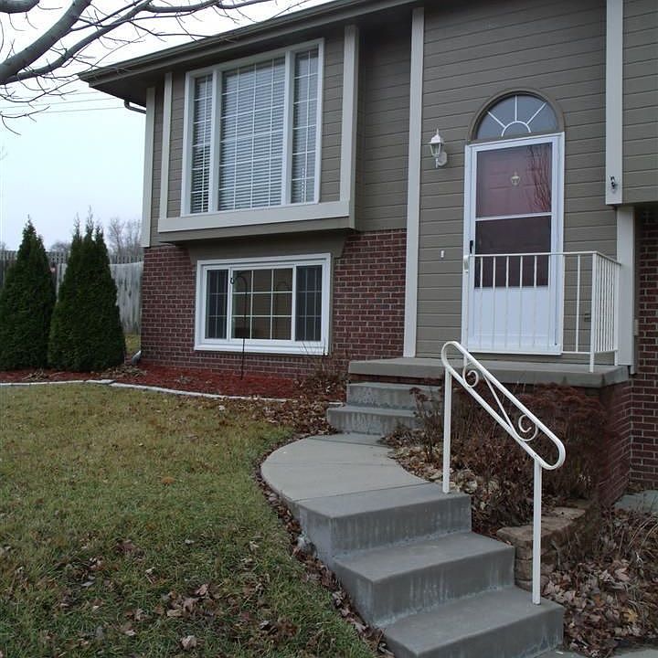 1st image of 2010 Queen Cir