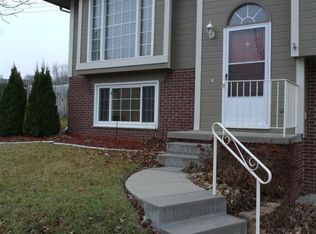 2010 Queen Cir, Papillion, NE 68046
