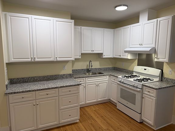 3rd image of 35 Deane St #3W