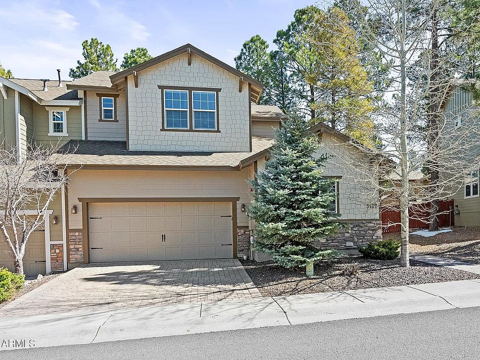 Two car garage. Walkable to Flagstaff Urban Trail System. Gorgeous hiking and mountain bike trails easily accessible from home.