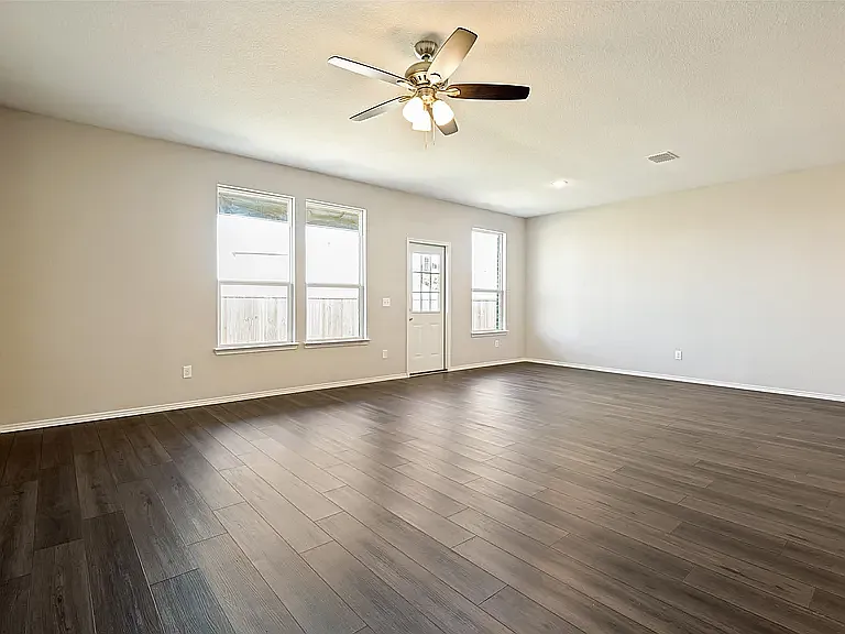 1648 Hummingbird St — Photo 4
