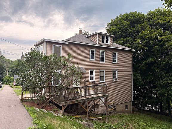 3rd image of 105 Grant St