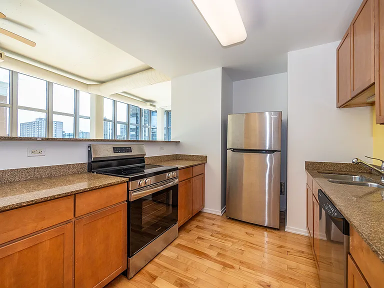 1000 W Leland Ave #6C — Photo 8
