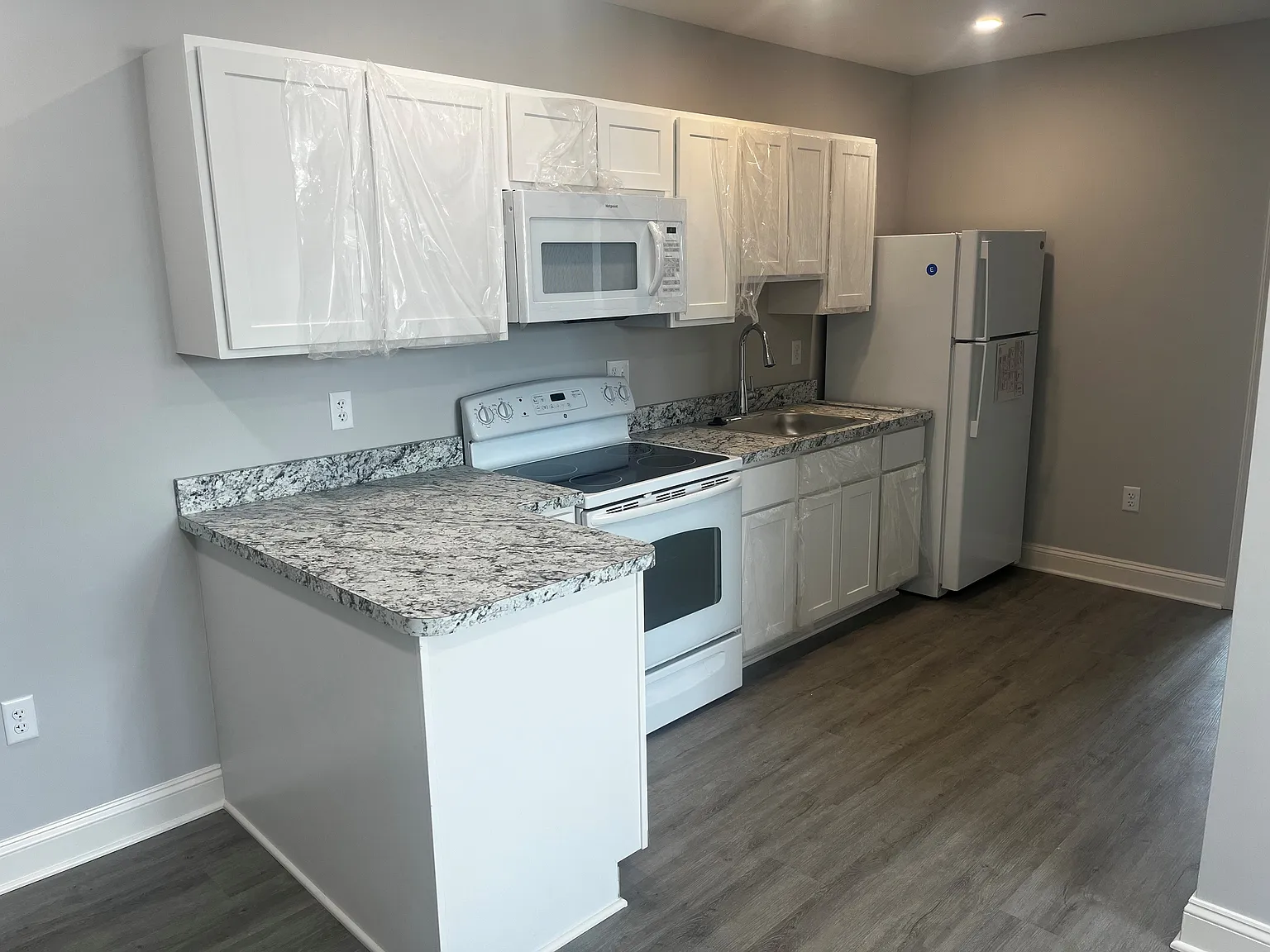 2 bed, 600 sqft, $1,700 — Photo 3