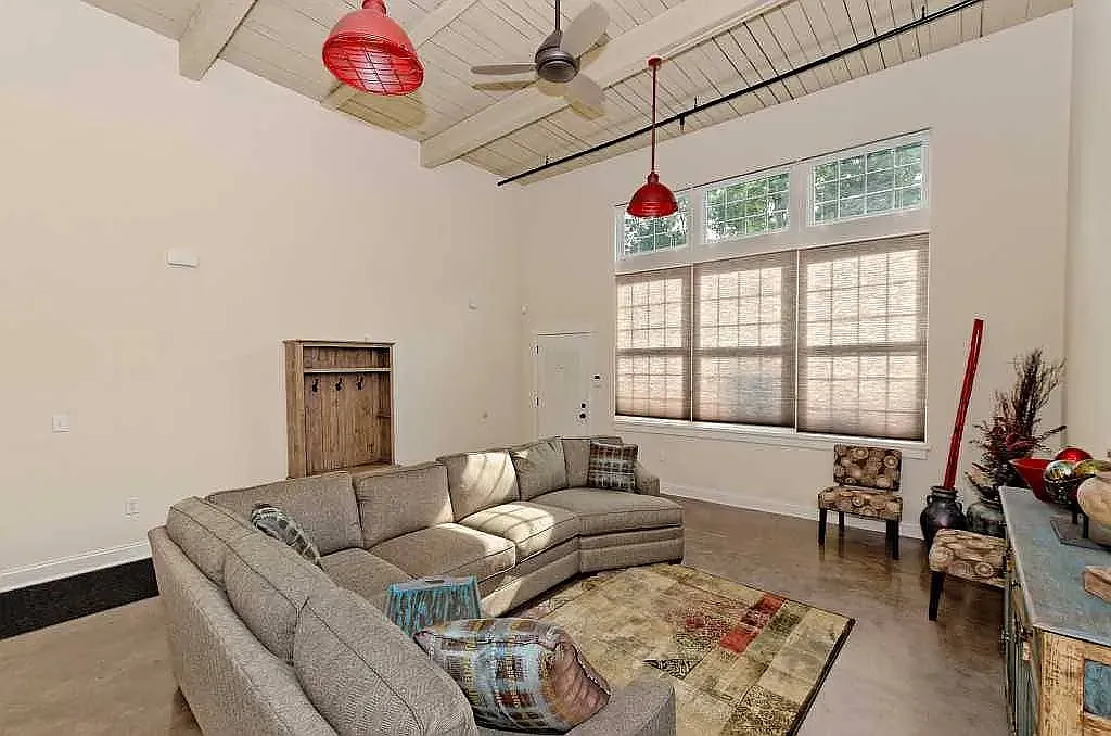 2 bed, 1300 sqft, $1,815 — Photo 3