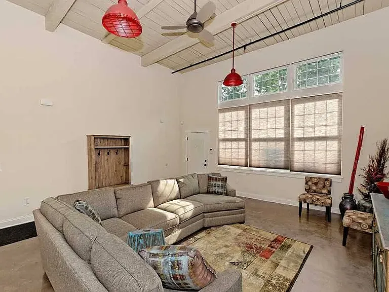301 Green St #104 — Photo 3