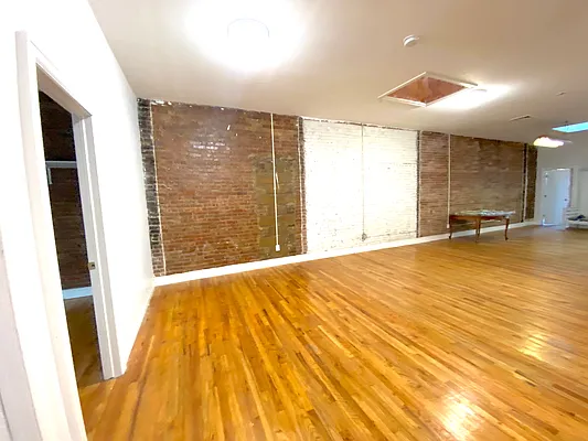 Rented by EXR | media 17