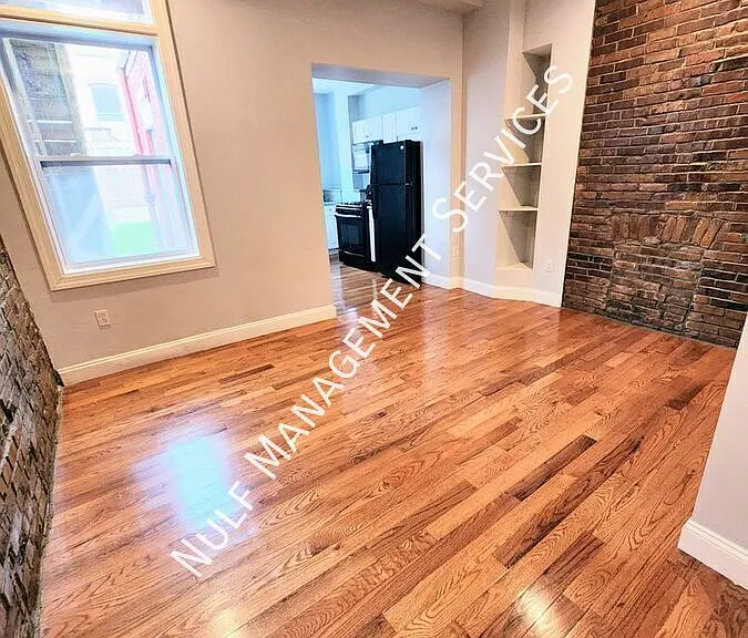 323 37th St #1 — Photo 3