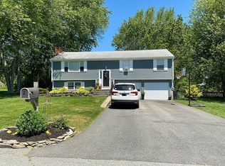 44 Sherwood Ter, Portsmouth, RI 02871