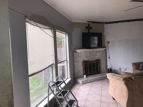 Living area w/rear windows