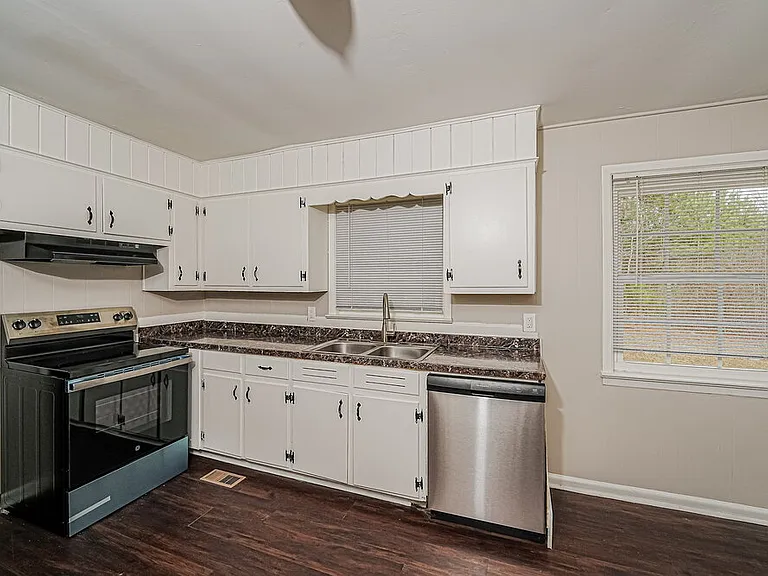 1116 Hayes Rd — Photo 8