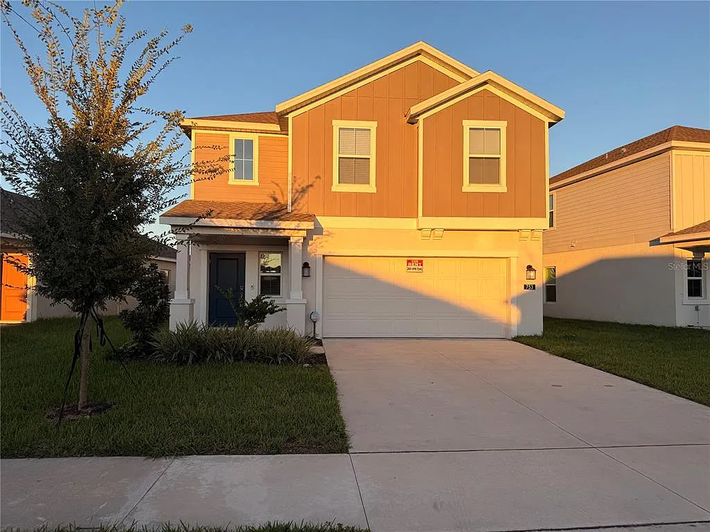 4 bed, 2.5 bath, 1879 sqft, $2,100 — Photo 2