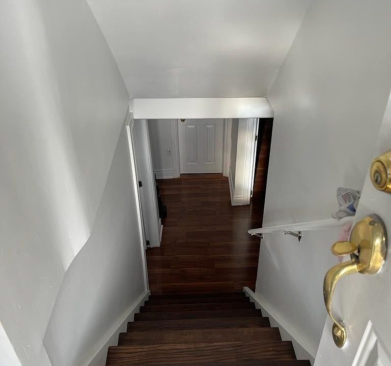 2nd image of 424 Gibbons St