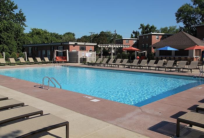 1st image of 655 Stinchcomb Dr APT 3
