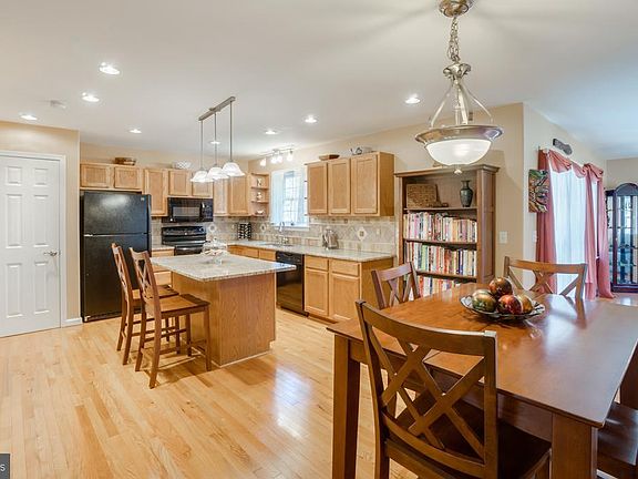 4th image of 85 William And Mary Ln