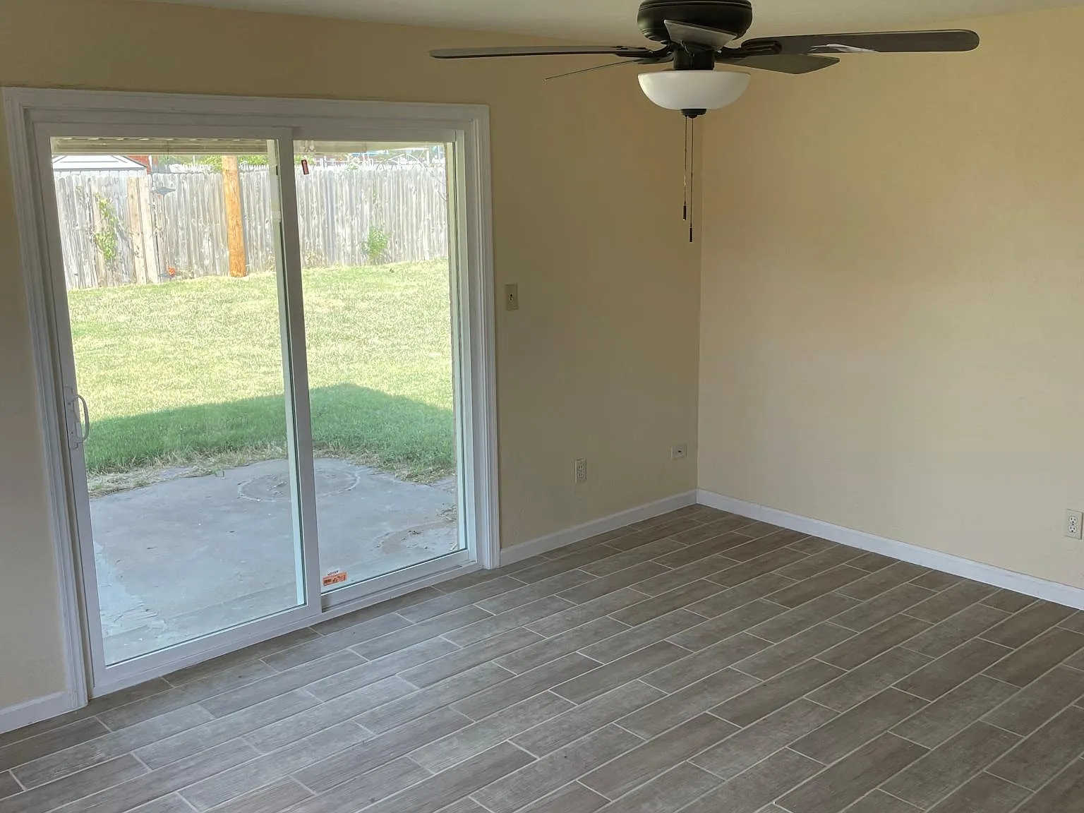 3 bed, 1.5 bath, 1075 sqft, $1,500 — Photo 3