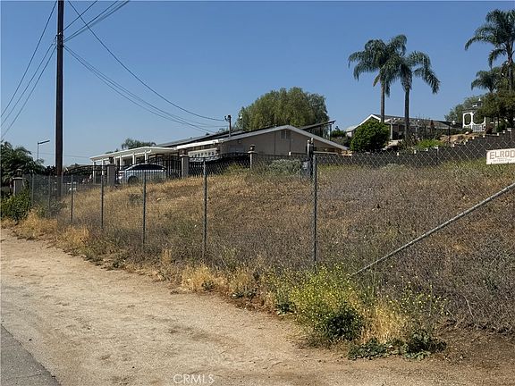 2nd image of 3829 Scenic Dr #4