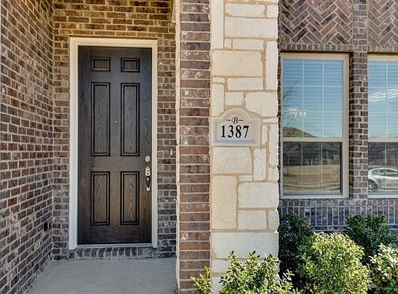 3rd image of 1387 Osborne Ct