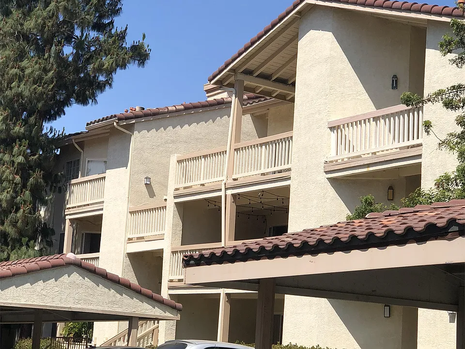 697 Sutton Crest Trl #1-305