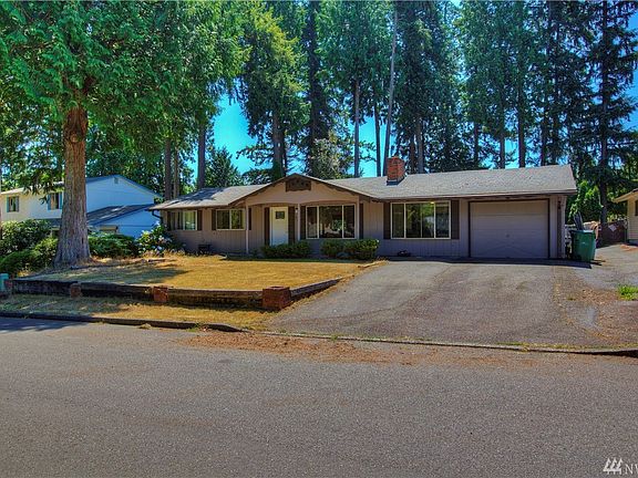 This photo show side of home for RV Parking.