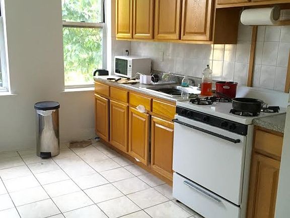 2nd image of 3214 42nd St #2