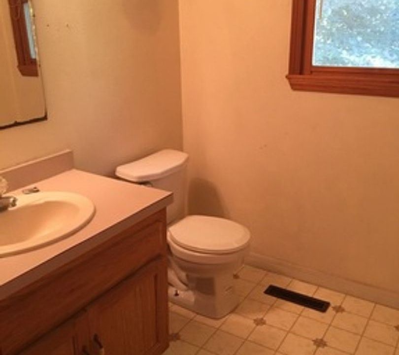 2nd image of 207 W Cleveland St APT C