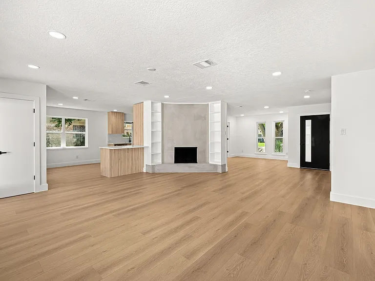 7631 Westwind Ln — Photo 3