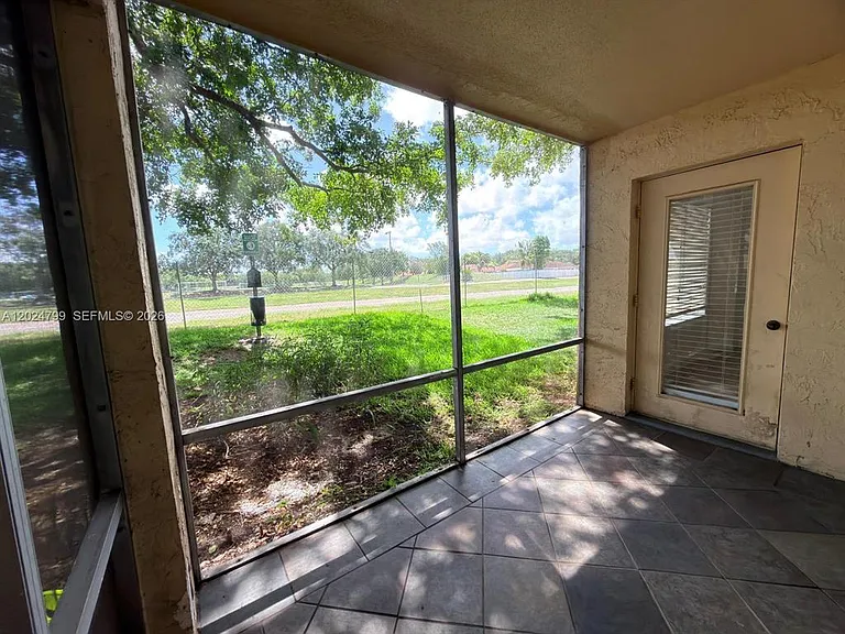 1025 Coral Club Dr — Photo 12
