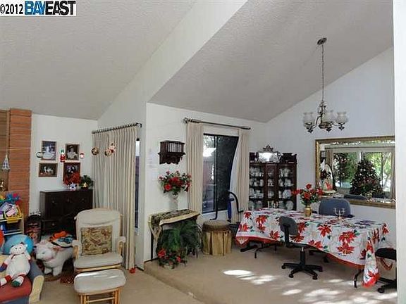 4th image of 32836 Regents Blvd