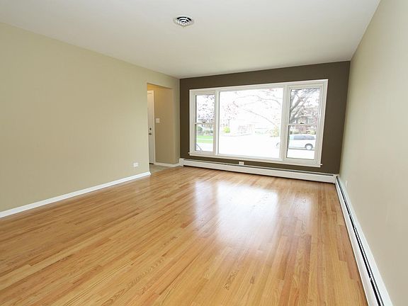 2nd image of 11021 S Kilbourn Ave